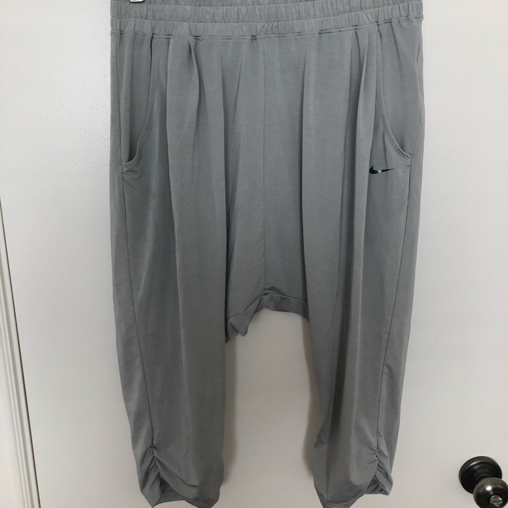 Nike Women’s Harem Yoga Capris